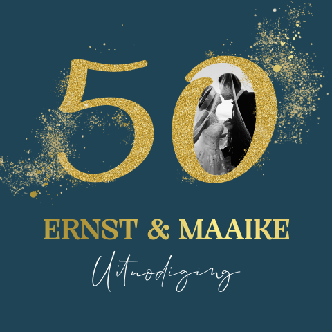 Uitnodiging 50 jaar jubileum met gouden glitters en eigen foto