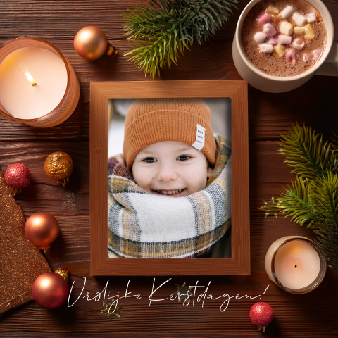 Kerstkaart fotolijst op tafel