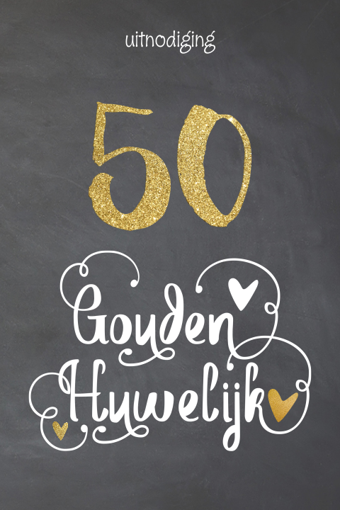 Jubileum uitnodiging gouden huwelijk op krijtbord met goud