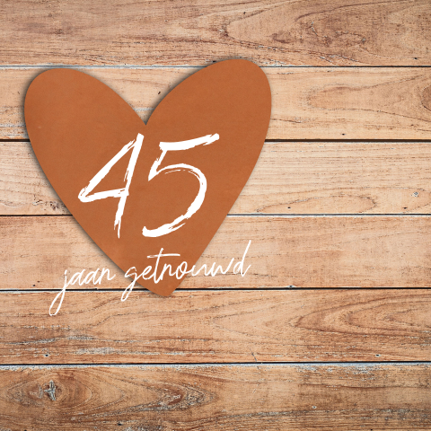 Jubileum uitnodiging 45 jaar getrouwd met oranje hart en hout 