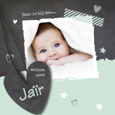 Geboortekaartje jongen schoolbord met print hartjes label in groen