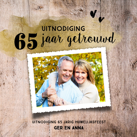 Hippe jubileum uitnodiging 65 jaar met goud en hout