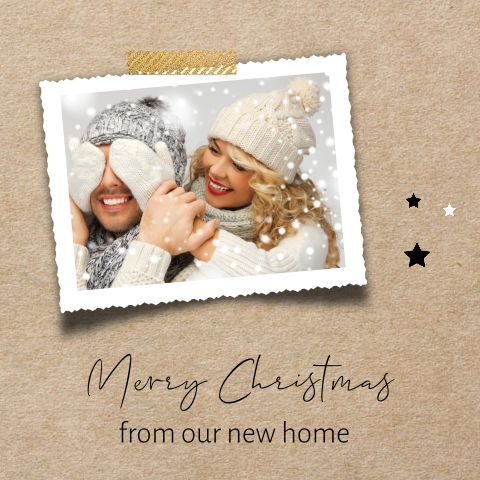 Verhuis kerstkaart foto en kraft kleurige achtergrond