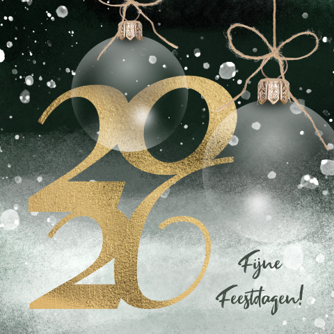 Kerstkaart winters met goud look 2026 en kerstballen