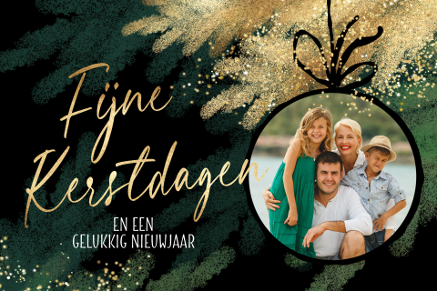 Leuk kerstkaartje met foto in kerstbal groen goud