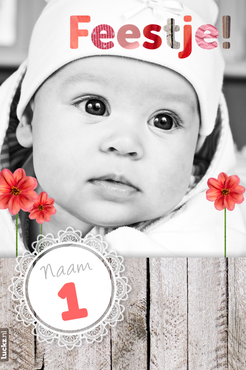 Uitnodiging baby steigerhout foto bloemetjes