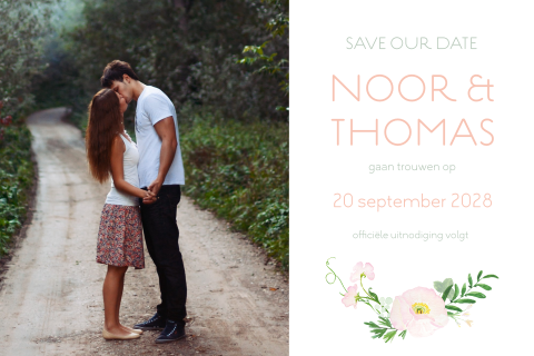 Mooie save the date met foto en bloemen