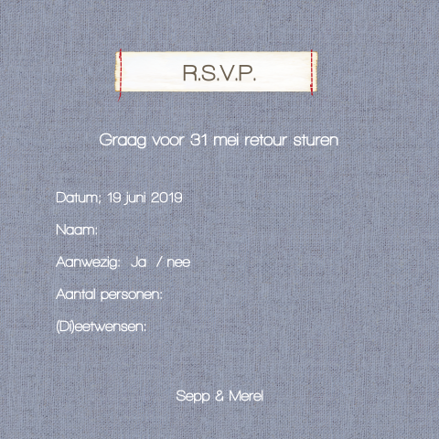 Mooie rsvp-kaart met bloemen en etiket op linnen achtergrond