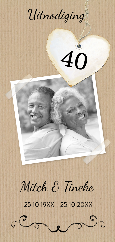 Jubileumkaart met foto en label op kraftpapier