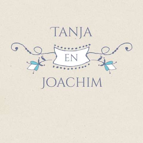 Mooie trouwkaart met mooi etiket met bloemetjes en doodles op papier