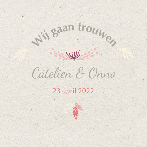 Mooie trouwkaart met bloemen en blaadjes op karton
