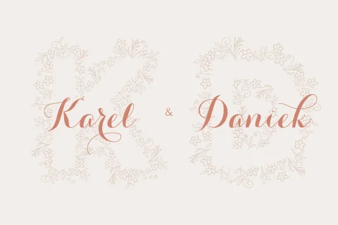 Mooie trouwkaart met initialen van bloemen