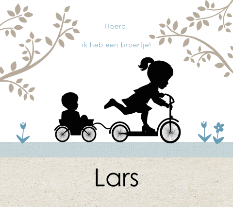 Hippe kaart met silhouet van zus met broertje op step en kraft