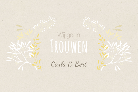 Mooie liggende trouwkaart met bloemen en takjes