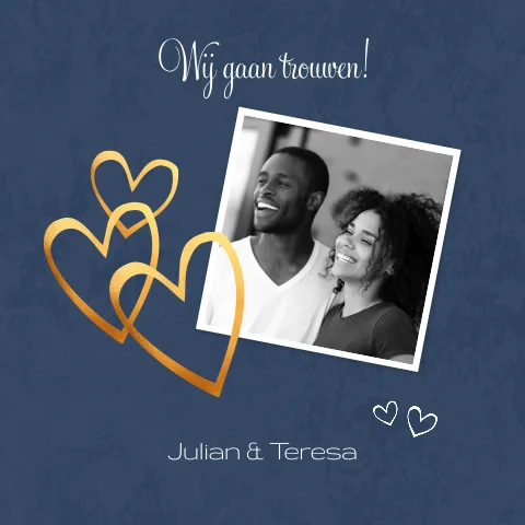 Mooie trouwkaart met foto en gouden hartjes