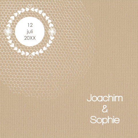 Rode trouwkaart met tule en krans met blaadjes en bloemen zelf maken