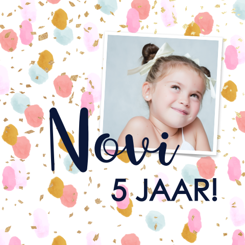 Uitnodiging verjaardag kleurrijk met confetti