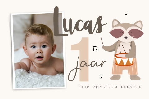 Vrolijke uitnodiging eerste verjaardag met wasbeertje