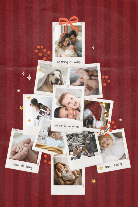 Rode kerstkaart met polaroidfoto's in kerstboomvorm