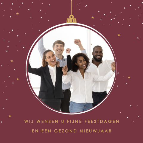 Zakelijke kerstkaart met kerstbal