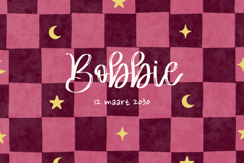 Vrolijk geboortekaartje in roze en rood met ruitjespatroon, maan en sterren