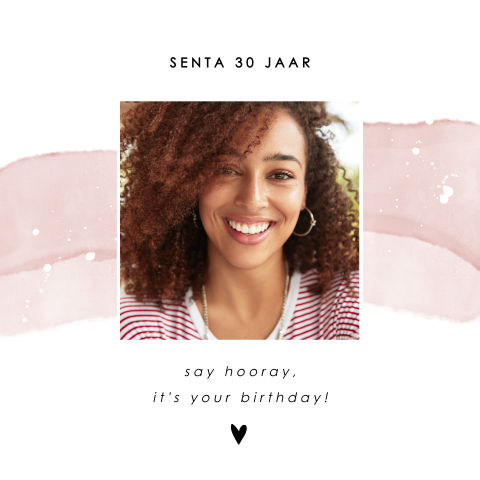 Hippe verjaardagskaart met foto en roze watercolour
