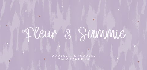 Lief geboortekaartje tweeling met lila structuur achtergrond