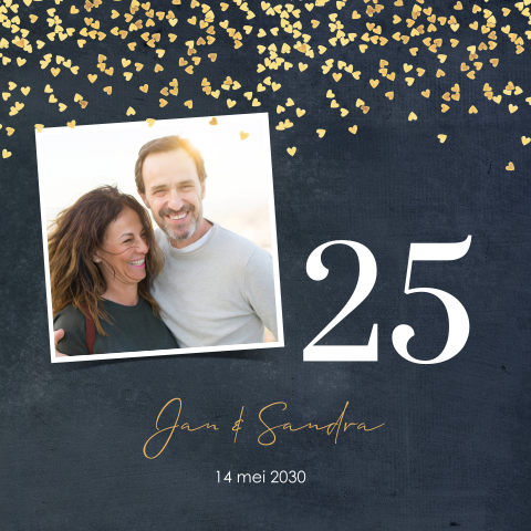 Jubileum uitnodiging 25 jaar met hartjes confetti