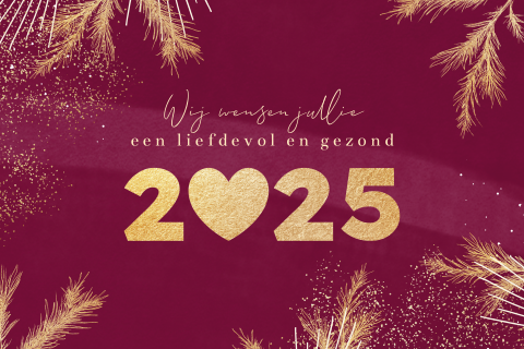 Kerstkaart met goudlook jaartal en hartje