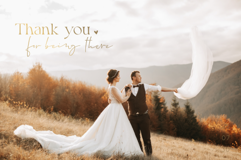 Romantische bedankkaart trouwen met foto, bloemen en mat goudfolie