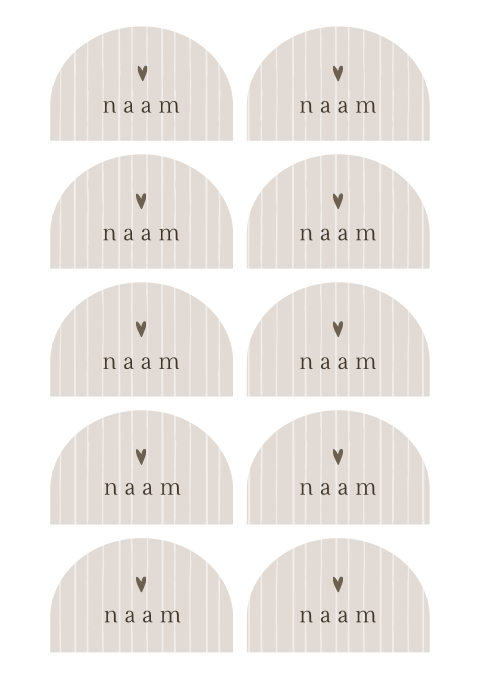 Klassieke naamkaartjes boogvorm in beige met streepjes en hartje