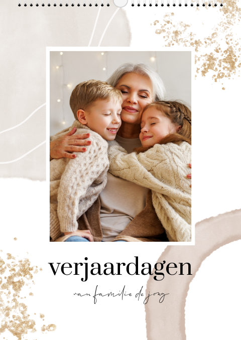 Verjaardagskalender foto's met water color en goudspetters