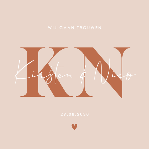 Typografische trouwkaart met roestbruine initialen