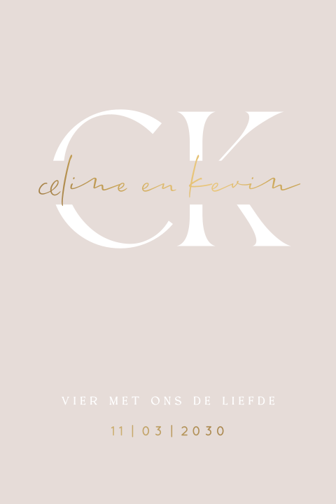 Beige trouwkaart met grote initialen en mat goudfolie