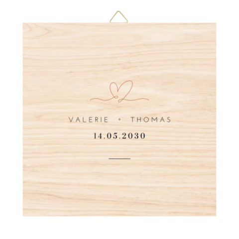 Houten tegel met lijntekening van hartje