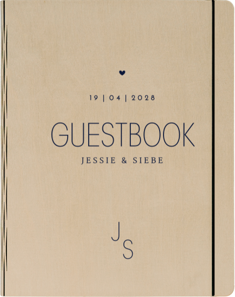 Houten gastenboek met donkerblauwe belettering en initialen