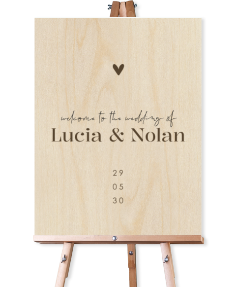 Houten welkomstbord bruiloft met stijlvolle typografie