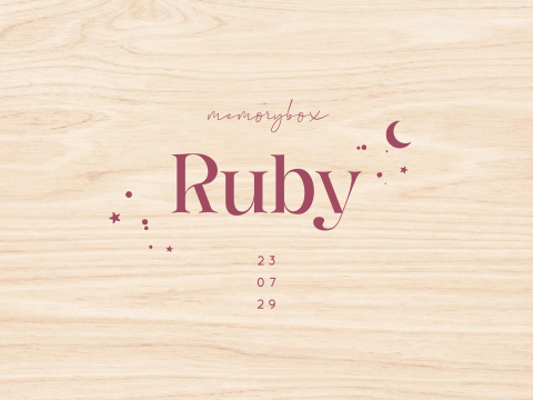 Memorybox baby met naam en details in bordeauxrood