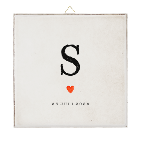 Geboortetegeltje met initiaal en geboortedatum