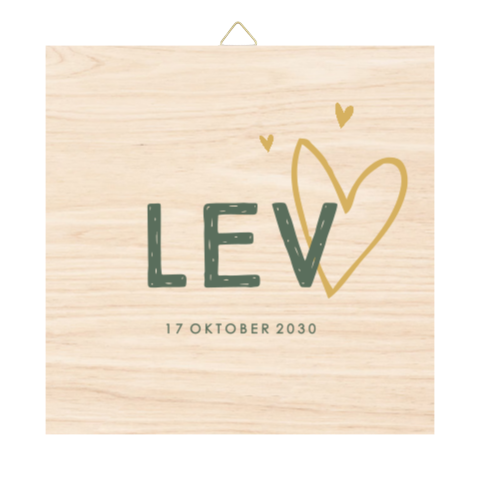 Houten tegel met naam en hartjes