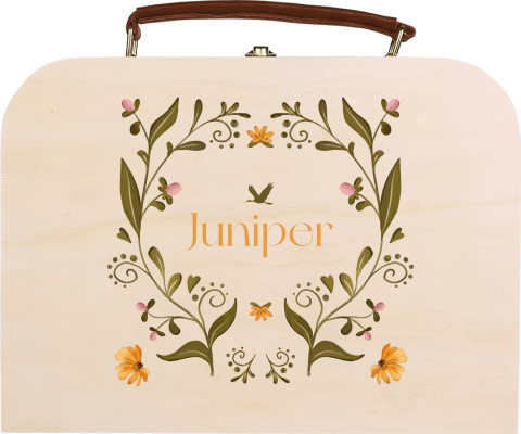 Houten koffertje met naam en stijlvolle bloemen
