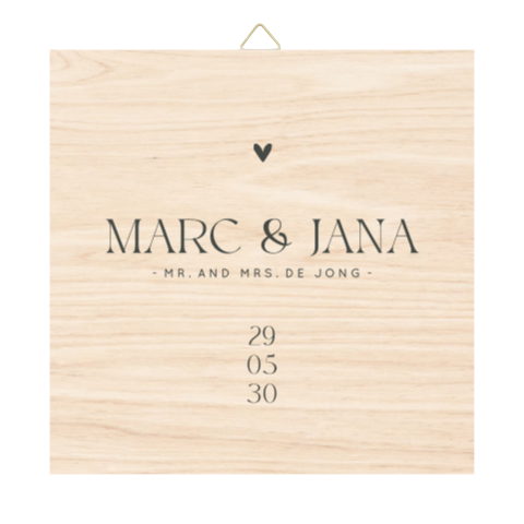 Houten tegel stijlvol met namen en hartje