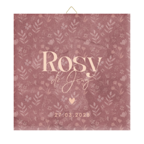 Tegeltje in oudroze kleuren met vintage bloemenachtergrond en hartje