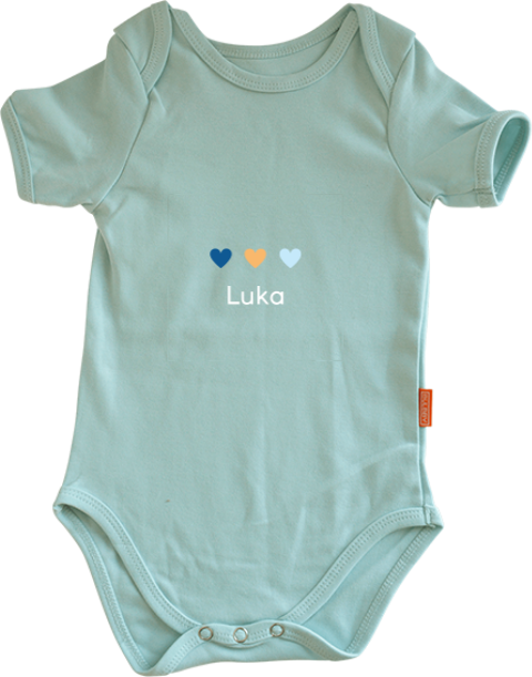 Rompertje met naam en hartjes