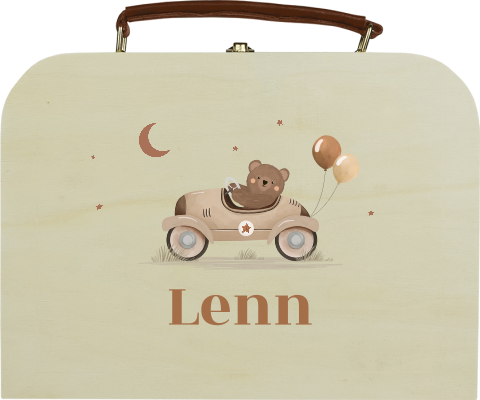 Houten koffertje met beertje in auto en ballonnen