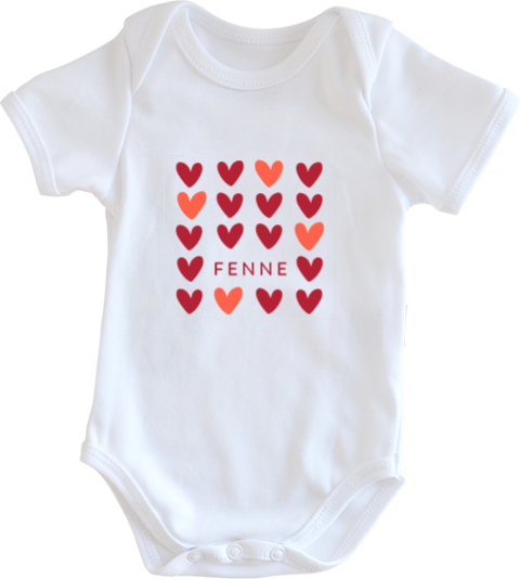 Kraamcadeau rompertje met hartjespatroon