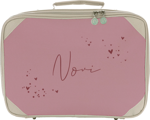 Koffertje met naam en hartjes