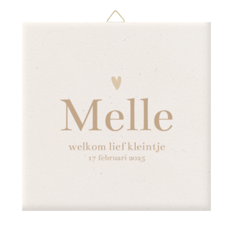 Minimalistisch tegeltje met klassieke typografie en hartje