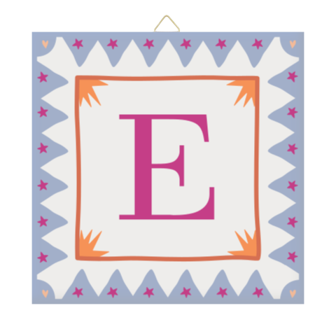 Geboortetegeltje met voorletter en kleurrijk kader