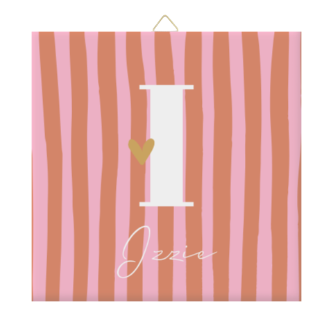 Geboorte tegeltje roze gestreept met initiaal en hartje